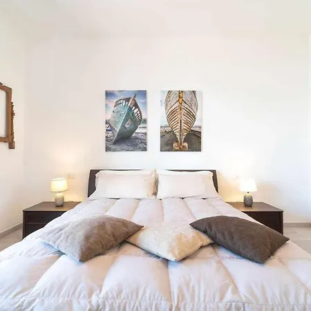Apartment Blue Vibes